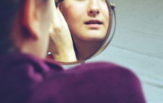 makeup-932089_640