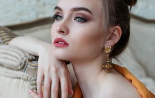girl-2366438_640